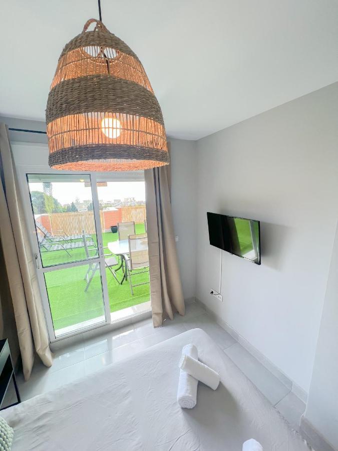 Cozy Apartment With Large Terrace Τορρεμολίνος Εξωτερικό φωτογραφία