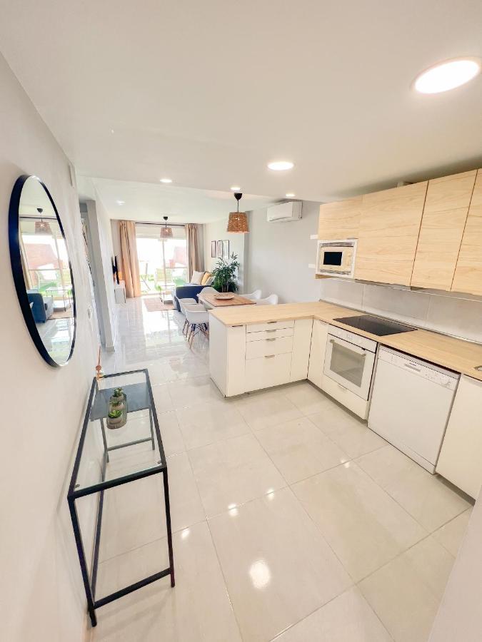 Cozy Apartment With Large Terrace Τορρεμολίνος Εξωτερικό φωτογραφία