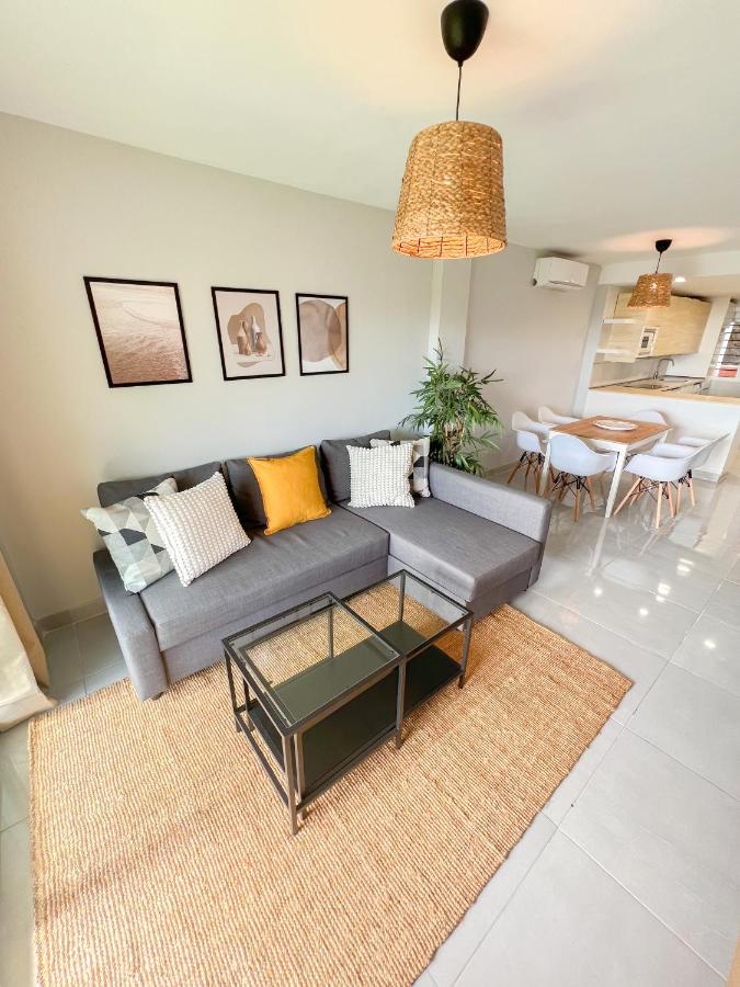 Cozy Apartment With Large Terrace Τορρεμολίνος Εξωτερικό φωτογραφία