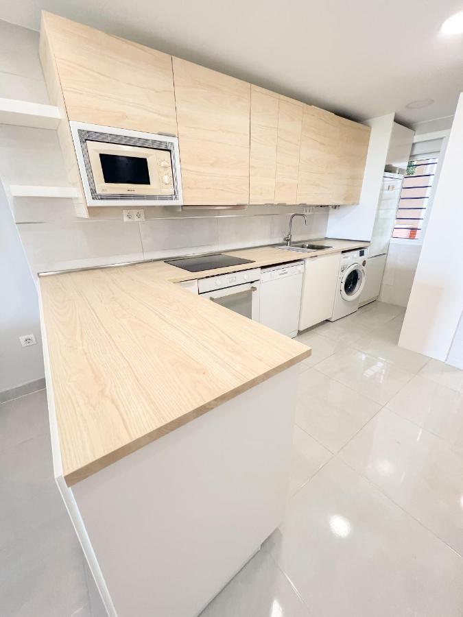 Cozy Apartment With Large Terrace Τορρεμολίνος Εξωτερικό φωτογραφία