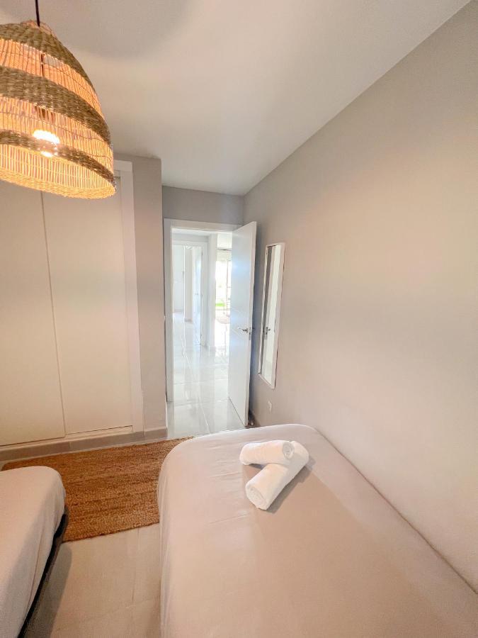 Cozy Apartment With Large Terrace Τορρεμολίνος Εξωτερικό φωτογραφία