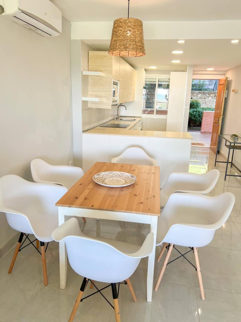 Cozy Apartment With Large Terrace Τορρεμολίνος Εξωτερικό φωτογραφία