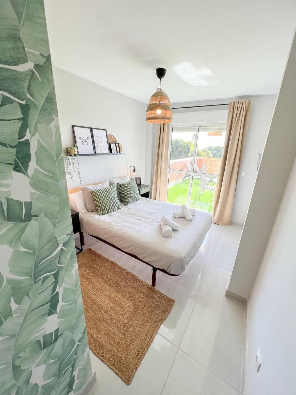 Cozy Apartment With Large Terrace Τορρεμολίνος Εξωτερικό φωτογραφία
